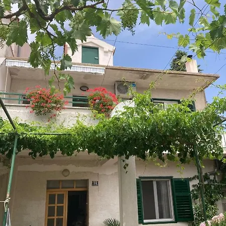 S Kuhinjom I Privatnom Terasom U Centru